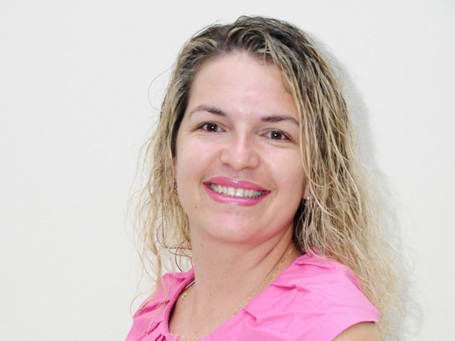 Vereadora solicita notificação de proprietário de imóvel na rua Rio Grande do Sul para conserto de calçada